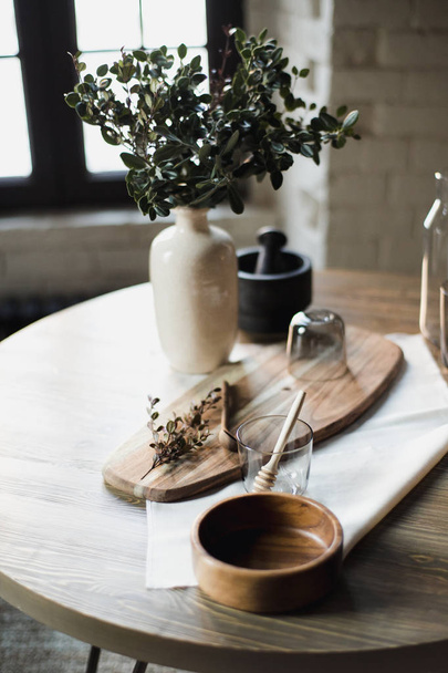 still life, kitchen table, wooden board, vase, honey - Foto, Imagen