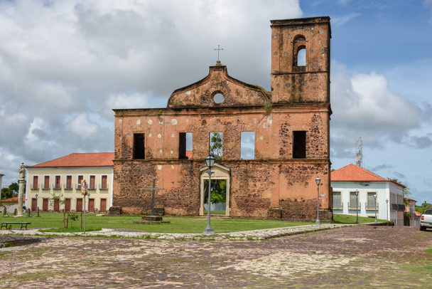 Ruiny kościoła Matriz w zabytkowym mieście Alcantara w Brazylii - Zdjęcie, obraz