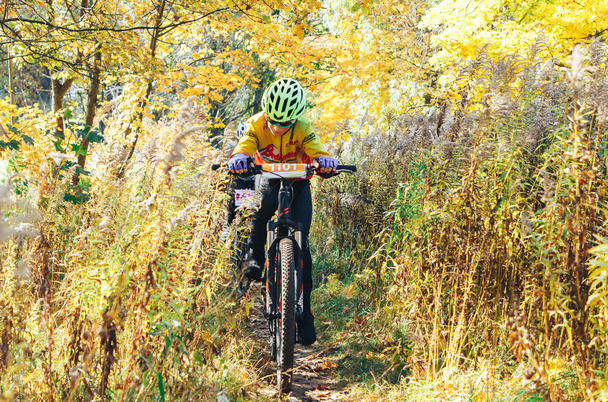 October 14, 2018 - Minsk, Belarus: 2018 Olympic Cross Country Cup XCO in Medvezhino, teenager kid riding bicycle on forest trail during race - Fotoğraf, Görsel