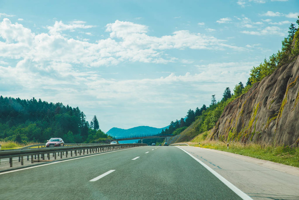 summer time road trip. speedway in mountains. car travel - Fotoğraf, Görsel