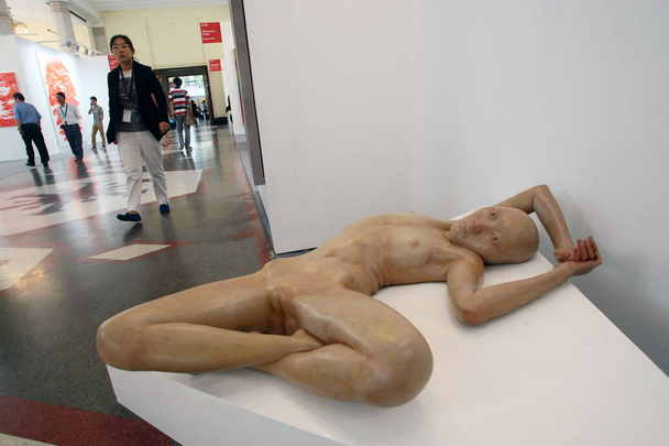 A piece of artwork is on display during Shanghais fifth annual art fair at the Shanghai Exhibition Center in Shanghai, 8 September 2011 - Фото, изображение