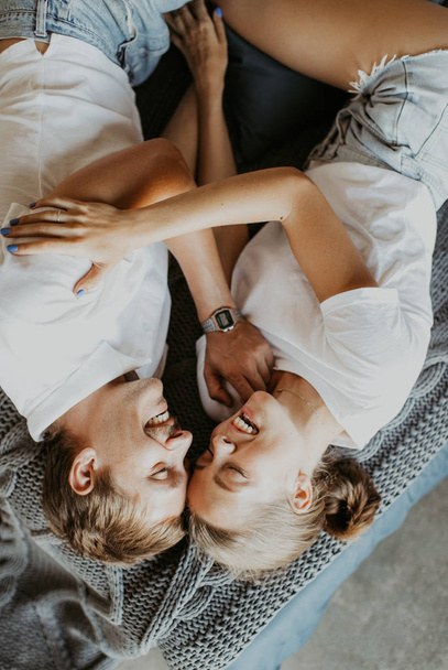 Beautiful loving couple kissing in bed - Foto, immagini