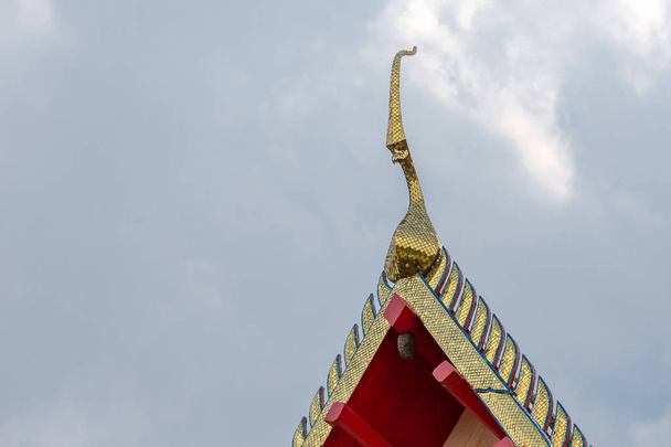 Χρυσή chofah του ένα wat στην Μπανγκόκ, Ταϊλάνδη, Ασία - Φωτογραφία, εικόνα