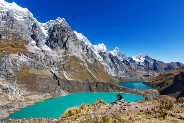 Cordillera Huayhuash, Peru 'daki üç göl. - Fotoğraf, Görsel