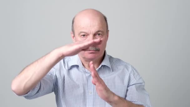 Senior man giving showing time out hands gesture - Footage, Video