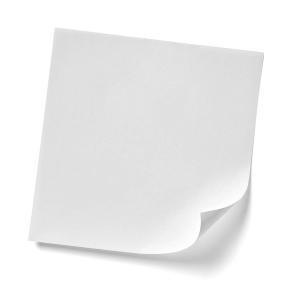Nahaufnahme eines Notizpapiers mit roter Stecknadel auf weißem Hintergrund - Foto, Bild