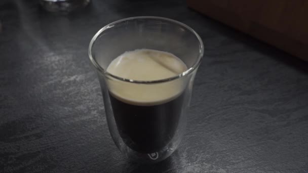 In American pour milk - Video, Çekim