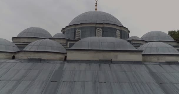 Vista aérea de la mezquita Besiktas Sinan Pasa
 - Imágenes, Vídeo