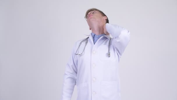 Stressed young man doctor having neck pain - Кадры, видео