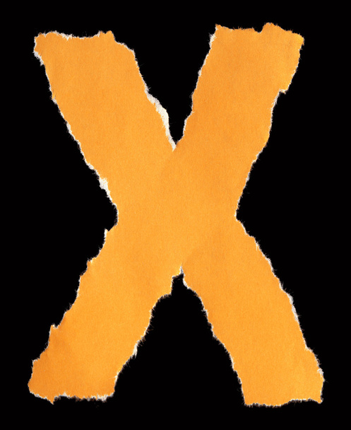 γράμματα από σχισμένα παλιόχαρτα έγχρωμο χαρτί. γράμμα x - Φωτογραφία, εικόνα
