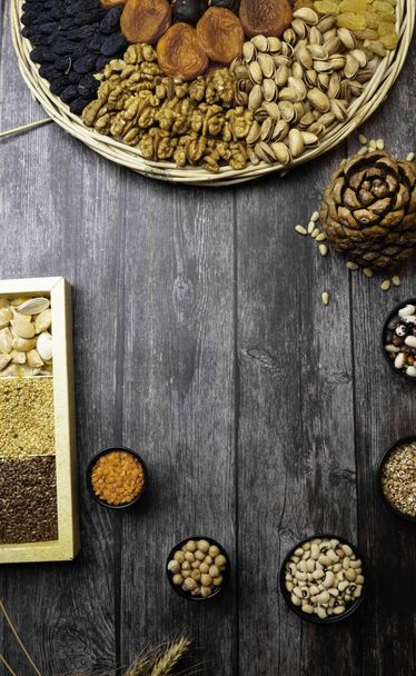 Healthy food. Selection of good carbohydrate sources, high fiber rich food. Low glycemic index diet. cereals, legumes, nuts, dried fruits. Wooden background copy space Legumes bean seed nuts, Food sources of fiber, Concept image for healthy or vegeta - Zdjęcie, obraz
