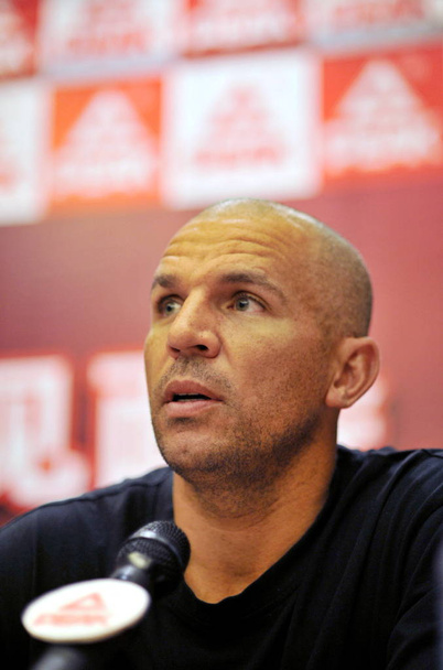 NBA basketball player Jason Kidd of the New Jersey Nets is seen during a press conference as the image ambassador of Chinese sportswear company PEAK in Hangzhou city, east Chinas Zhejiang province, 31 July 2010. - Фото, изображение