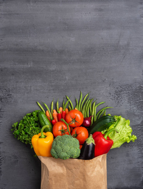 Healthy eating ingredients: fresh vegetables, fruits and superfood. Nutrition, diet, vegan food concept - Foto, afbeelding