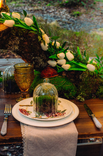 Wedding table decorations with tulips and moss - Фото, зображення