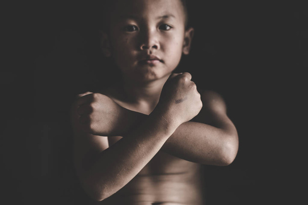 Dejar de abusar de la violencia, la violencia infantil y el concepto abusado
 - Foto, Imagen