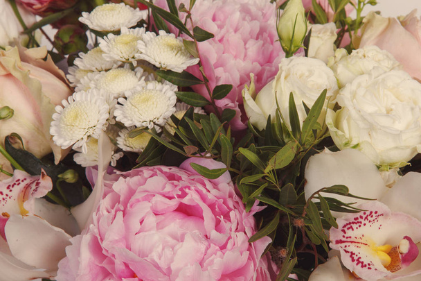 schöne bunte Blumen als Hintergrund, selektiver Fokus - Foto, Bild