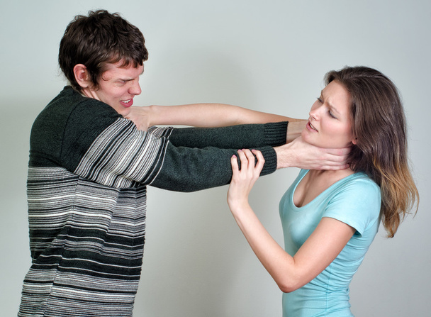Jovem casal brigando e lutando
 - Foto, Imagem