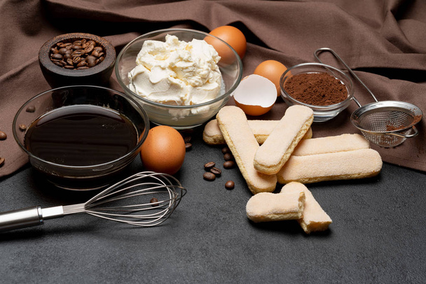 frame made of Ingredients for making traditional Italian dessert Tiramisu - Foto, Imagen