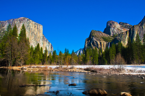Долина Йосемити в Национальном парке Йосемити, Калифорния
 - Фото, изображение