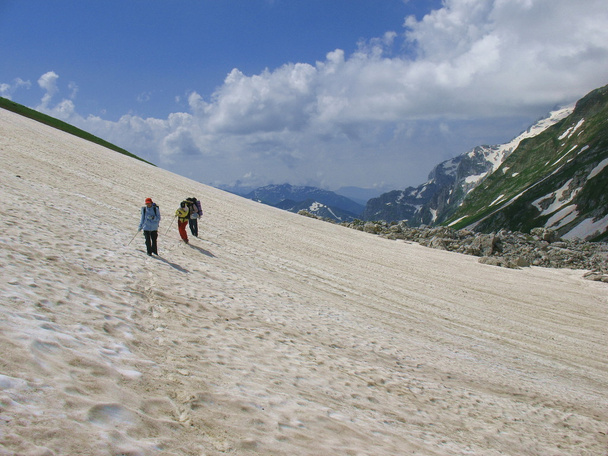 Group of tourists in mountains - Zdjęcie, obraz