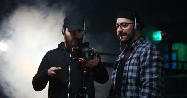 Young directors shooting a scene - Footage, Video