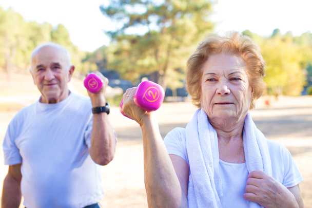 anziani che praticano sport, pensione attiva
 - Foto, immagini