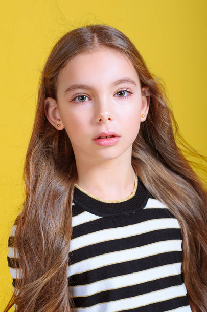 portrait of little model girl in studio - Foto, Bild