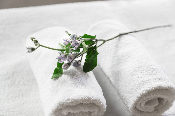 Towel and flower arrangement in spa center - Photo, image