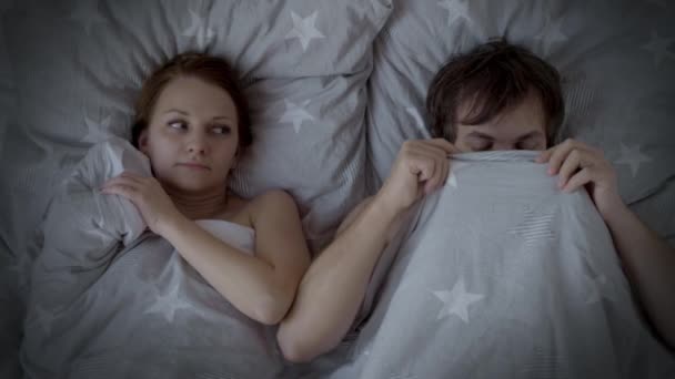 Couple lying in bed - Materiał filmowy, wideo