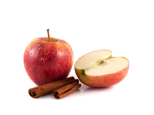 Isolated wet red apple with sliced half - Foto, Bild