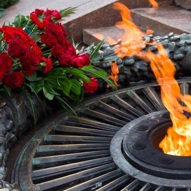 Układanie kwiatów w płomień nieustraszoną dedykowany do zwycięstwa worl - Zdjęcie, obraz