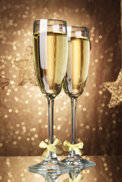 Two glasses of champagne on bright background with lights - Fotoğraf, Görsel
