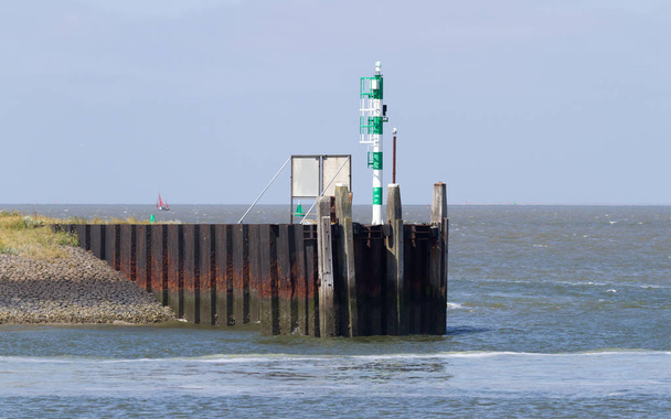 Kikötőzöld jobb oldali jelölő - Navigációs fény - holland kikötő - Fotó, kép