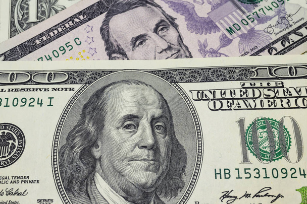  купа банкнот доларів як частина світової торгово економічної системи
 - Фото, зображення