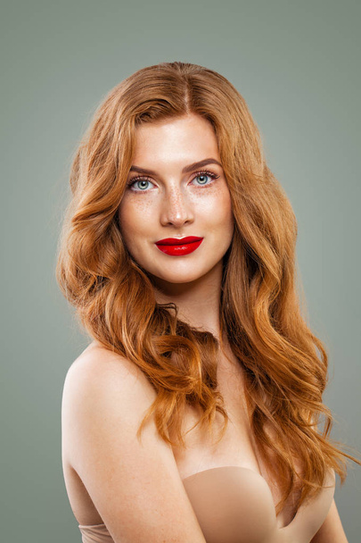 Elegant red head woman. Perfect red haired girl with long curly hairstyle portrait - Fotó, kép