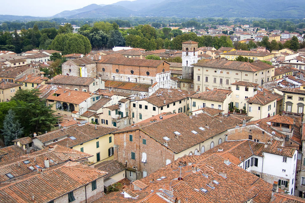 Lucca em Toscana, Italia
 - Foto, Imagem