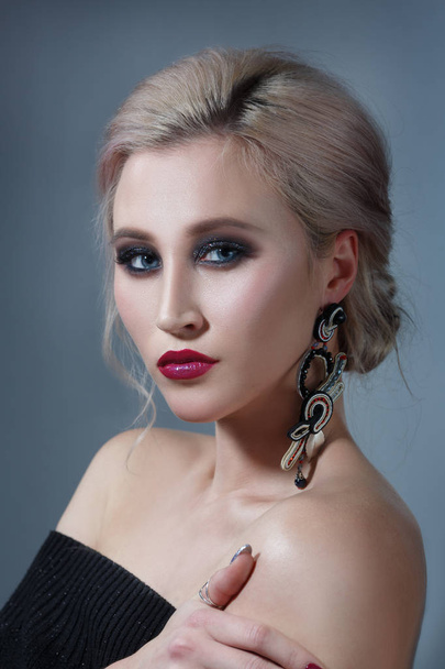 Portrait of young woman with evening makeup - Fotografie, Obrázek