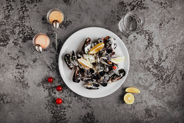 Traditional barbecue Italian blue mussel in white wine - Фото, зображення