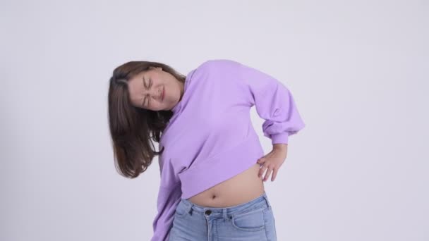 Młody podkreślił Asian kobieta o bólu pleców - Materiał filmowy, wideo