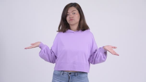 Genç Asyalı kadın omuzlarında shrugging karıştı - Video, Çekim