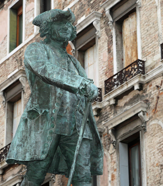 Rzeźba Antyczna Carlo Goldoniego, włoski dramaturg w Wenecja Włochy - Zdjęcie, obraz