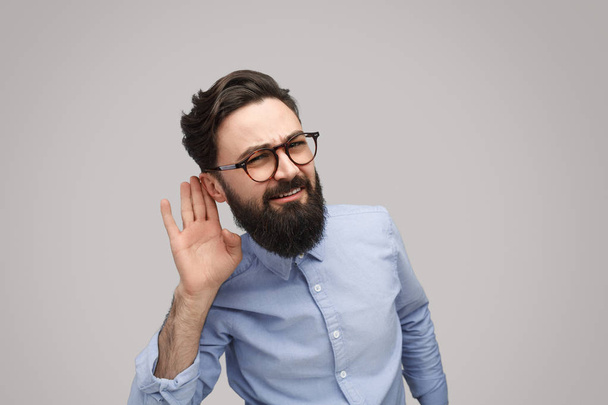 Bearded man listening closely - Фото, изображение