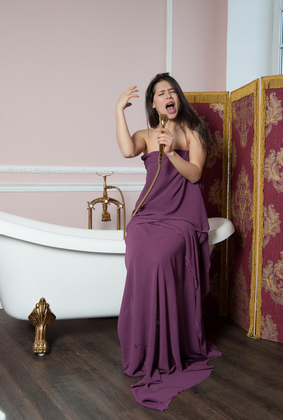 woman sings in the shower - Foto, Imagem