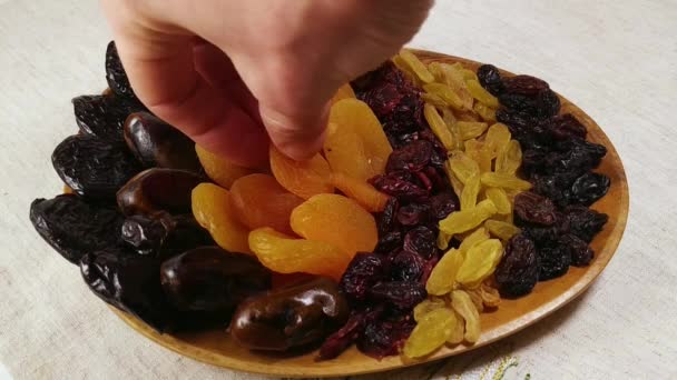 Szárított gyümölcsök, sárgabarack, mazsola, dátumok, áfonya 3 - Felvétel, videó