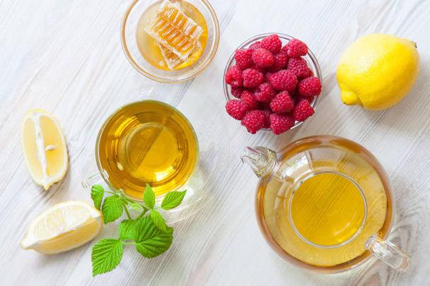 Composition of natural remedies for fast recovery: honey, fresh raspberreis, herbal tea and lemon; upper viewpoint - Fotoğraf, Görsel