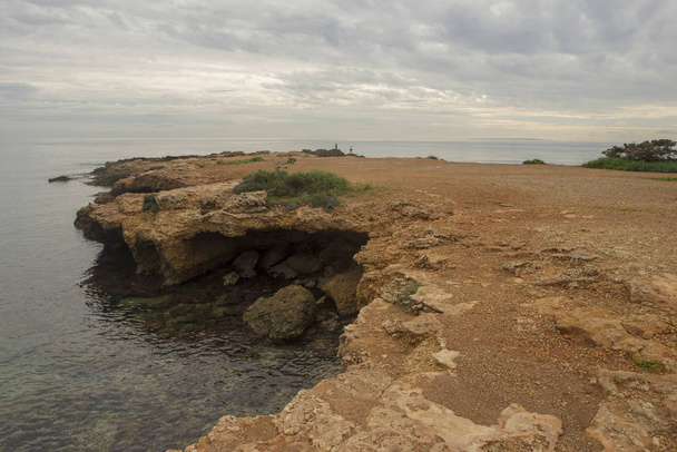 Η θάλασσα της Ίμπιζα, μια πολύ συννεφιασμένη μέρα, Ισπανία - Φωτογραφία, εικόνα