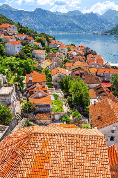 Történelmi város a Kotori öbölben Perast, Montenegro - Fotó, kép
