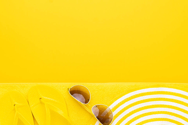 yellow beach accessories - Φωτογραφία, εικόνα