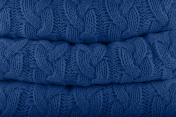 Galaxy Blue. Pantone muoti värit syksy-talvi 2019-2020 neuloo kasa. Lämmin kodikas koti ja muoti värit käsite. Vaaka
 - Valokuva, kuva