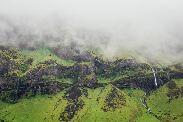 Βουνά κατά μήκος της λεγόμενης περιφερειακή οδό στη Νότια Ισλανδία - Φωτογραφία, εικόνα